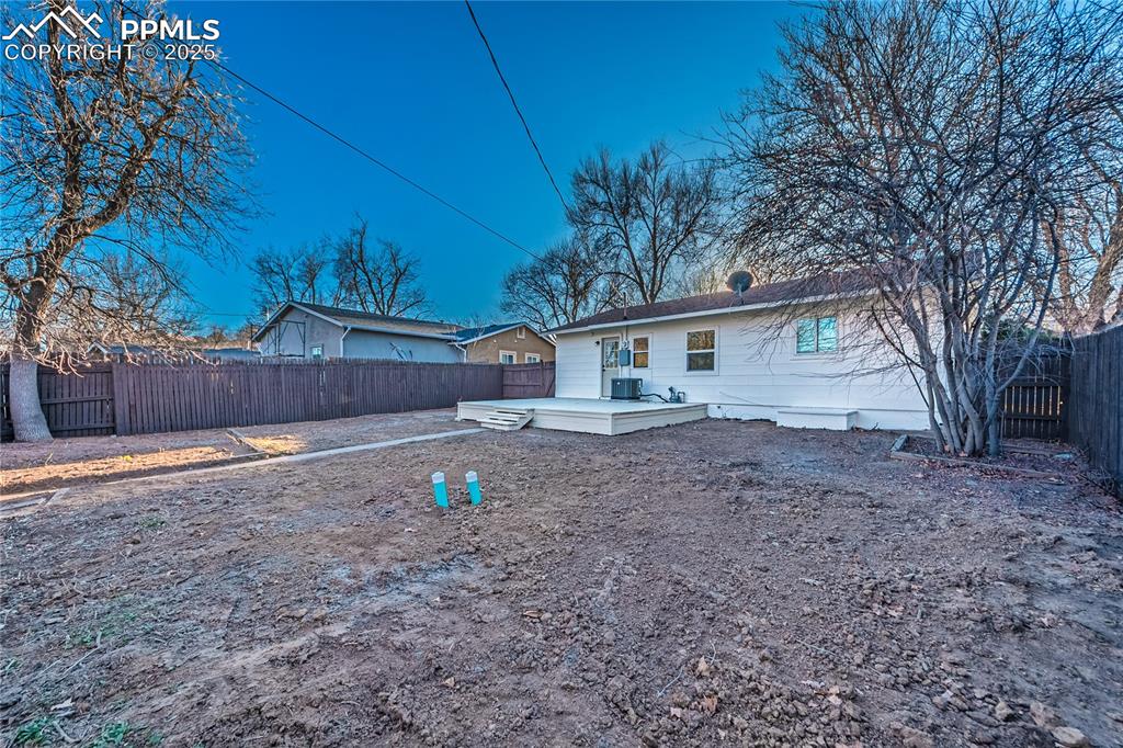 Image 26 of 27: Back of Structure