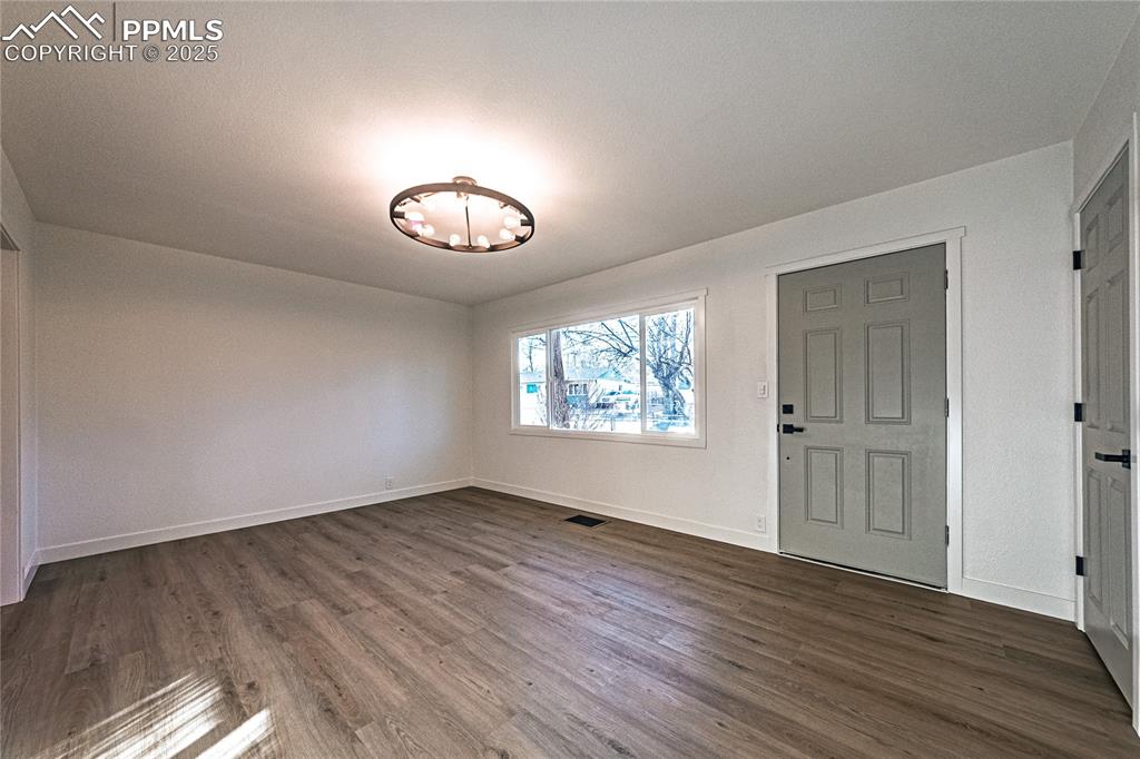 Image 4 of 27: Entry