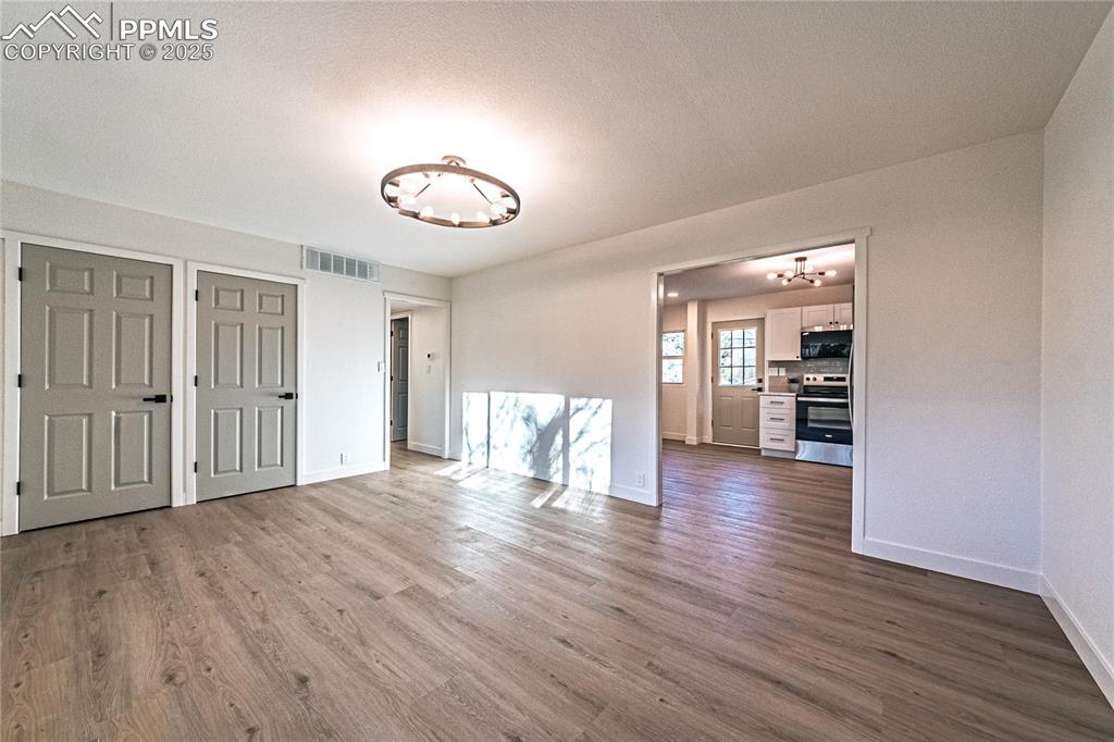 Image 6 of 27: Living Room