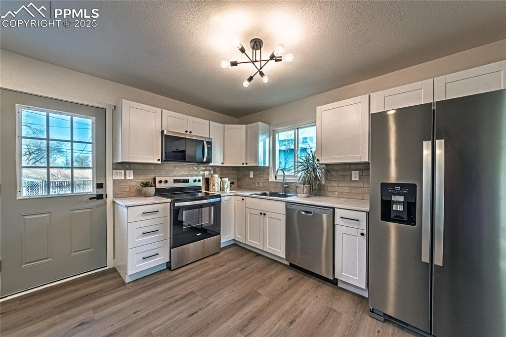 Image 8 of 27: Kitchen