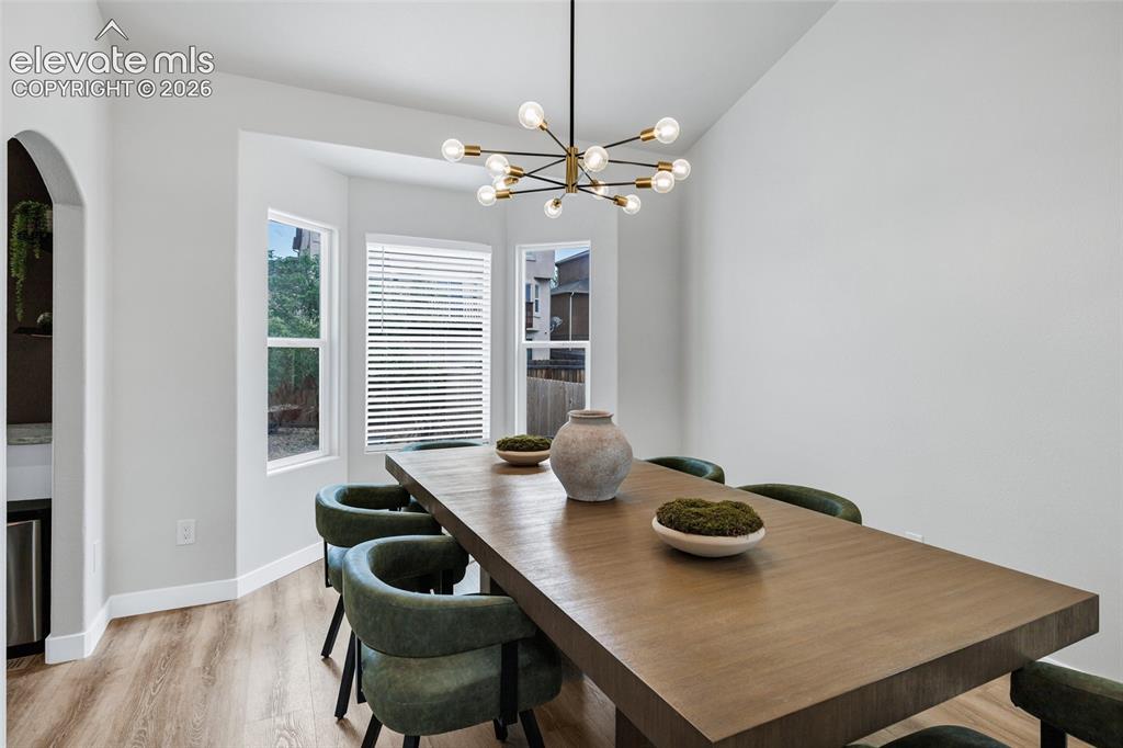 Image 10 of 45: Dining Area