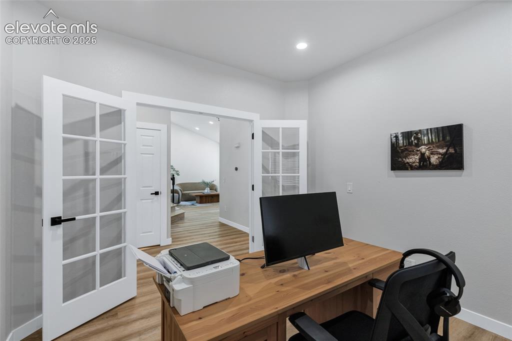 Image 19 of 45: Office