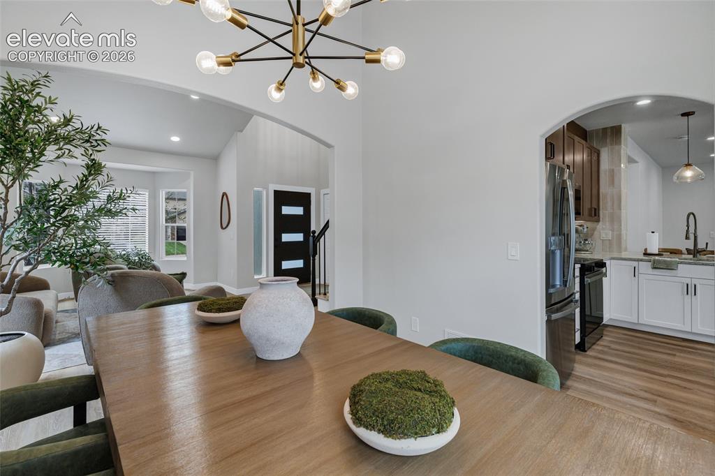 Image 9 of 45: Dining Area