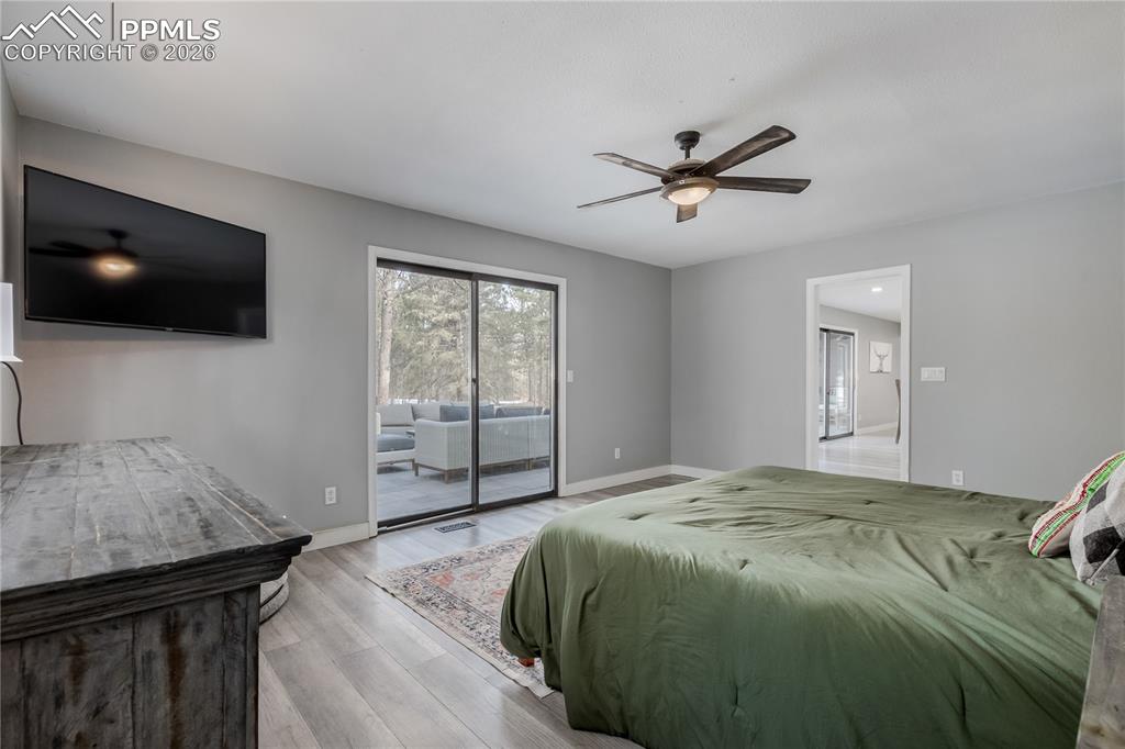 Image 21 of 45: Bedroom