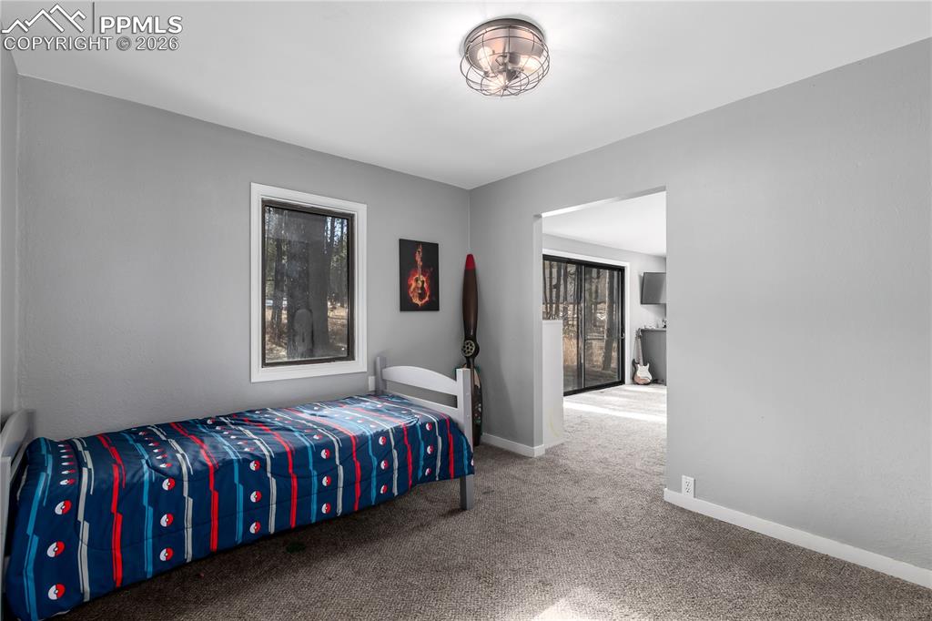 Image 32 of 45: Bedroom