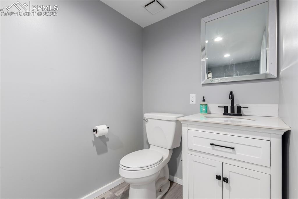 Image 33 of 45: Bathroom