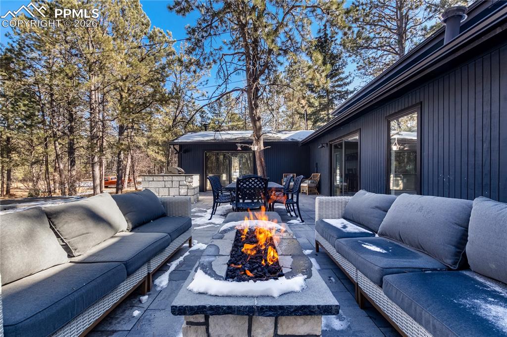 Image 39 of 45: Deck