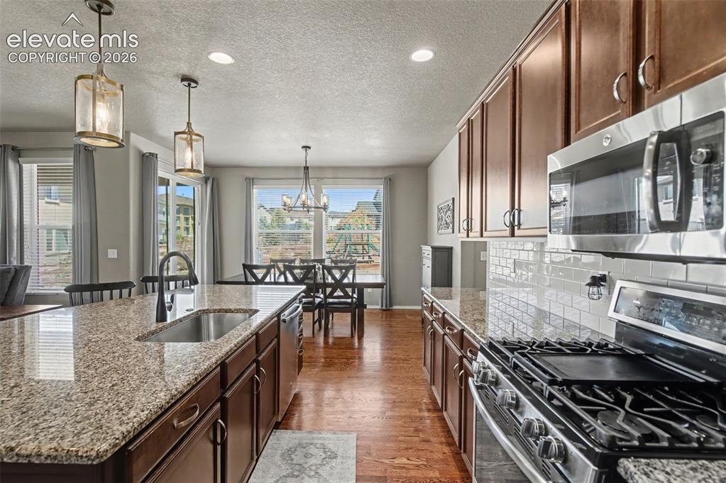 Image 11 of 40: Kitchen