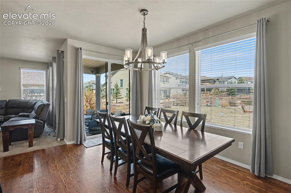 Image 12 of 40: Dining Area