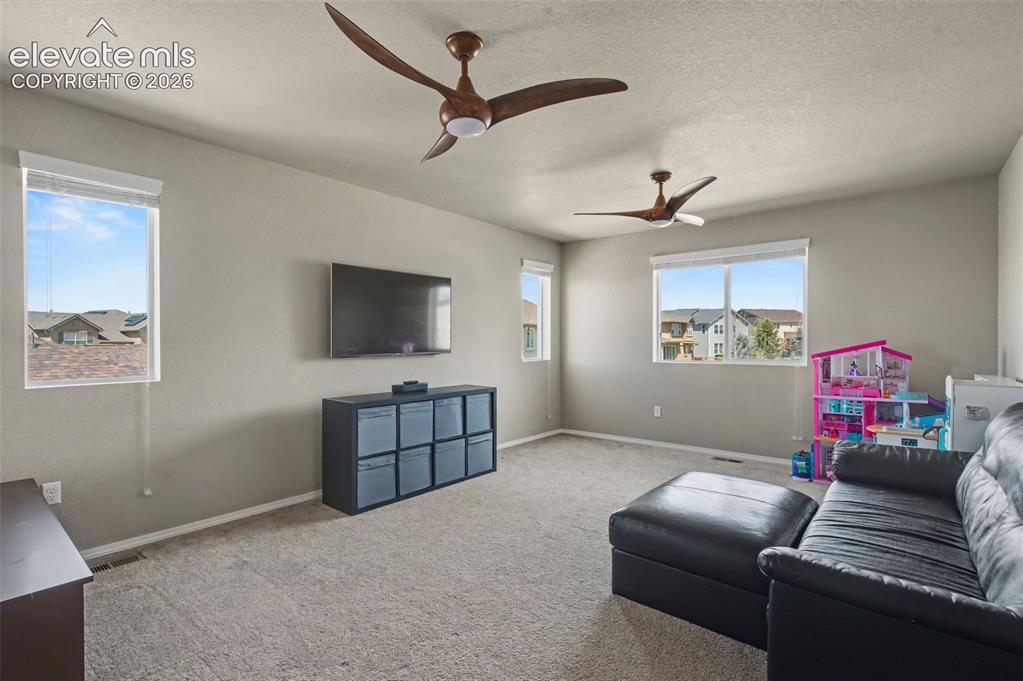 Image 18 of 40: Loft