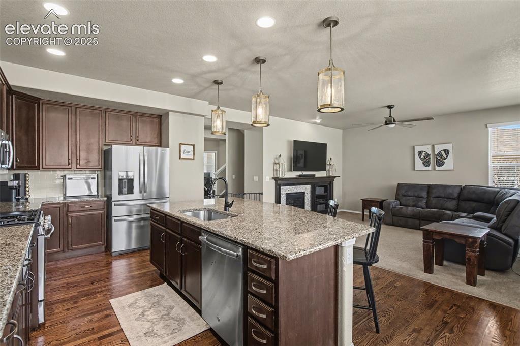Image 6 of 40: Kitchen