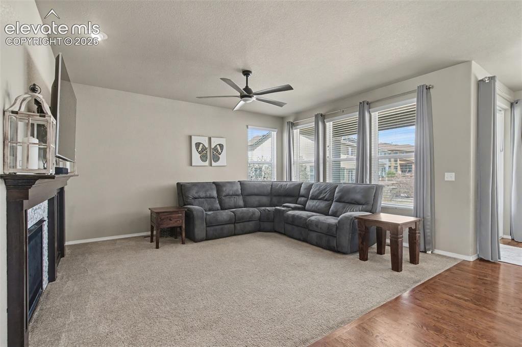 Image 8 of 40: Living Room