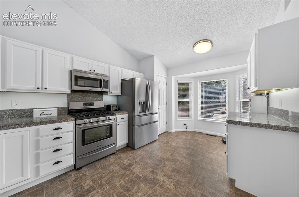 Image 10 of 47: Kitchen