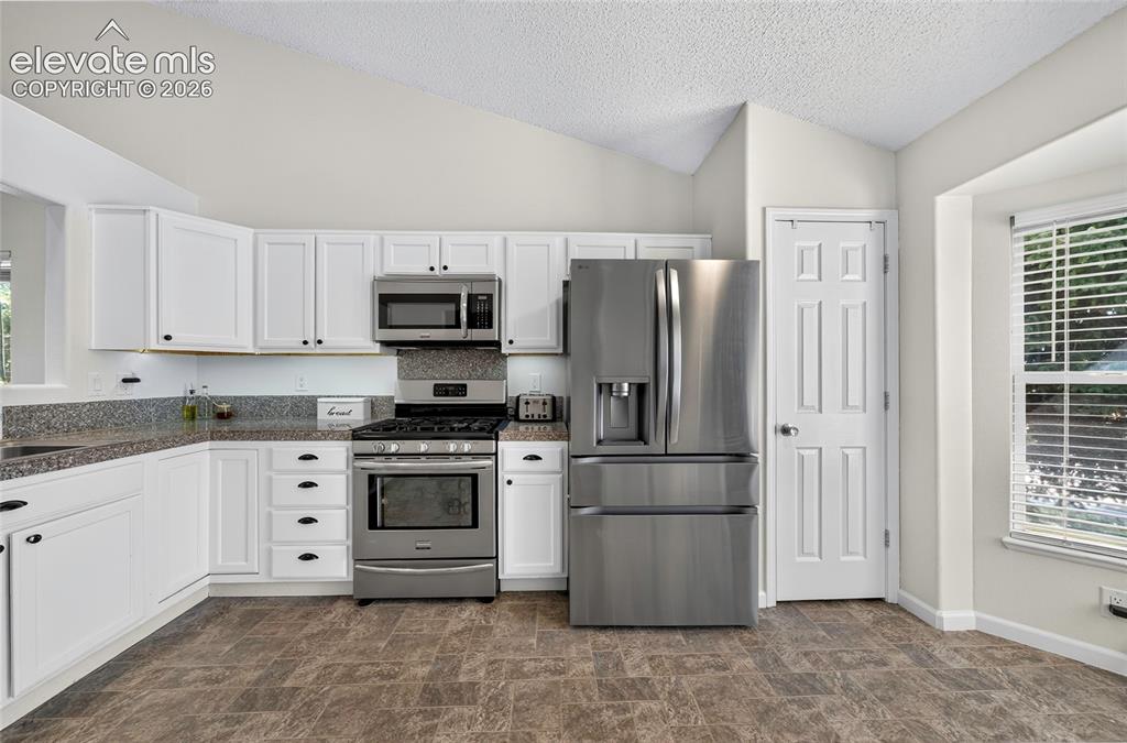 Image 13 of 47: Kitchen