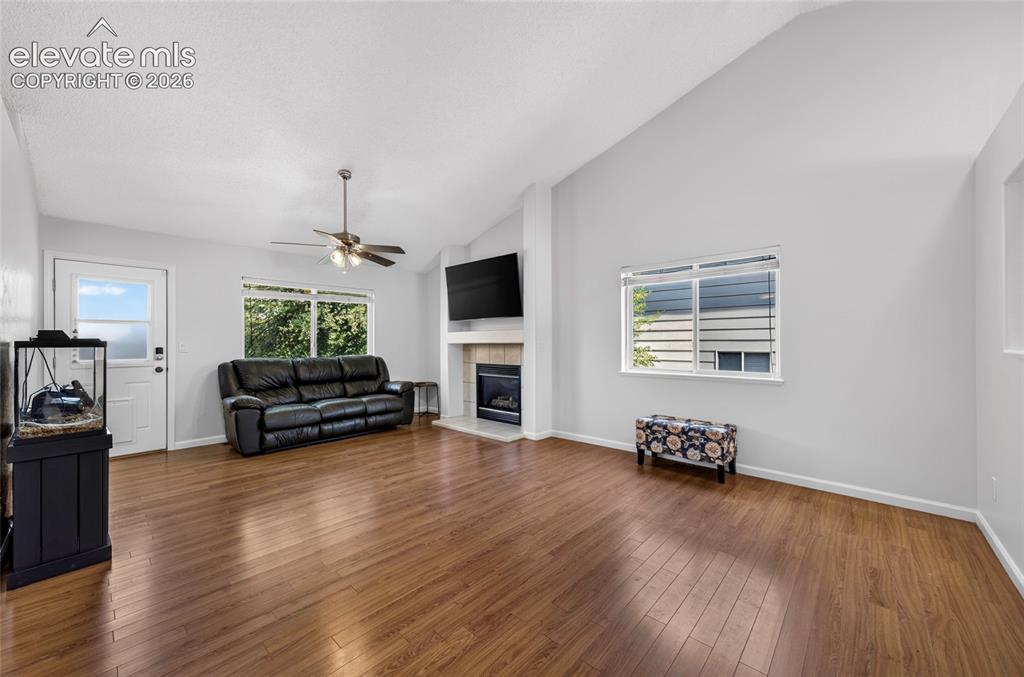 Image 18 of 47: Living Room