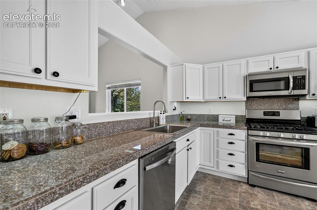 Image 6 of 47: Kitchen