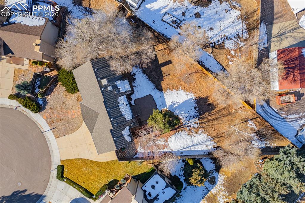 Image 17 of 20: Overhead view looking straight down