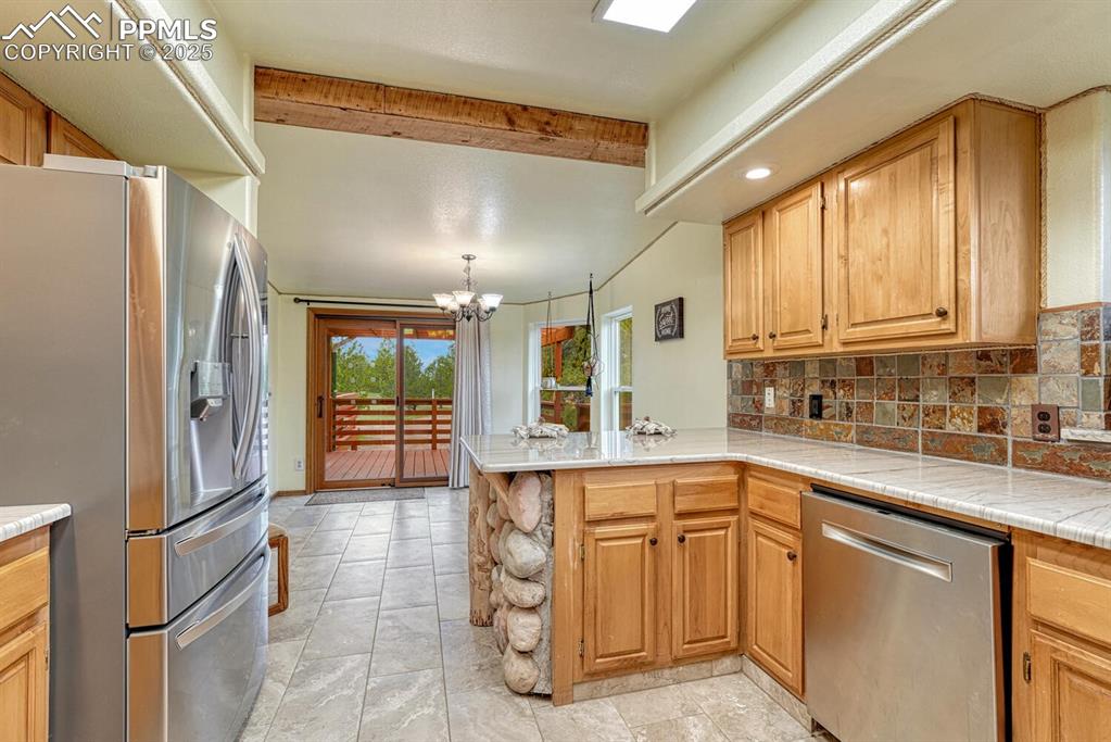 Image 13 of 50: Kitchen