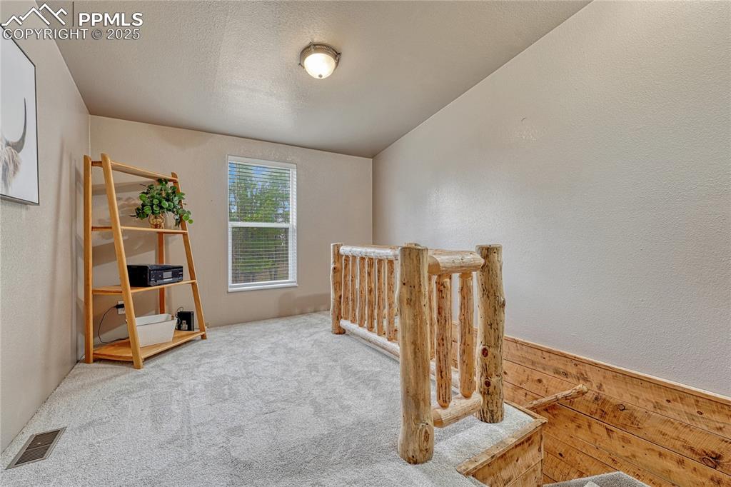 Image 28 of 50: Bedroom