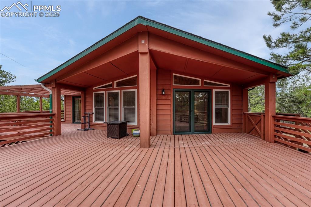 Image 3 of 50: Front