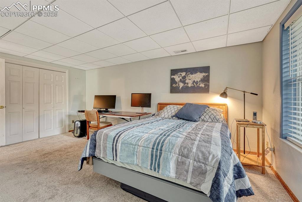 Image 34 of 50: Bedroom