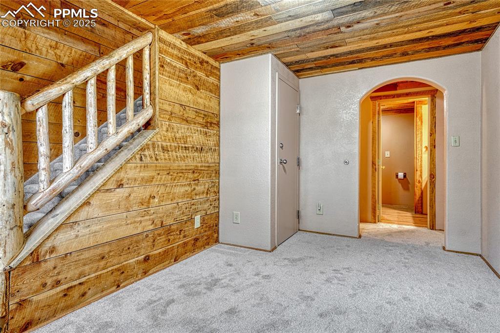 Image 41 of 50: Bonus Room