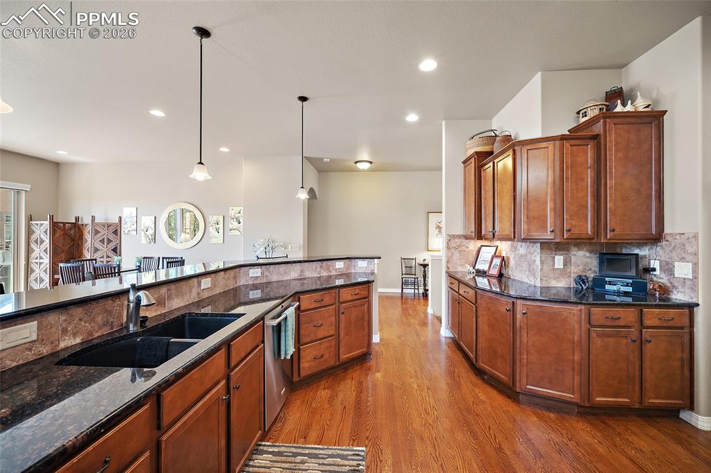Image 12 of 50: Kitchen