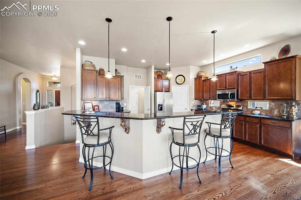 Image 14 of 50: Kitchen