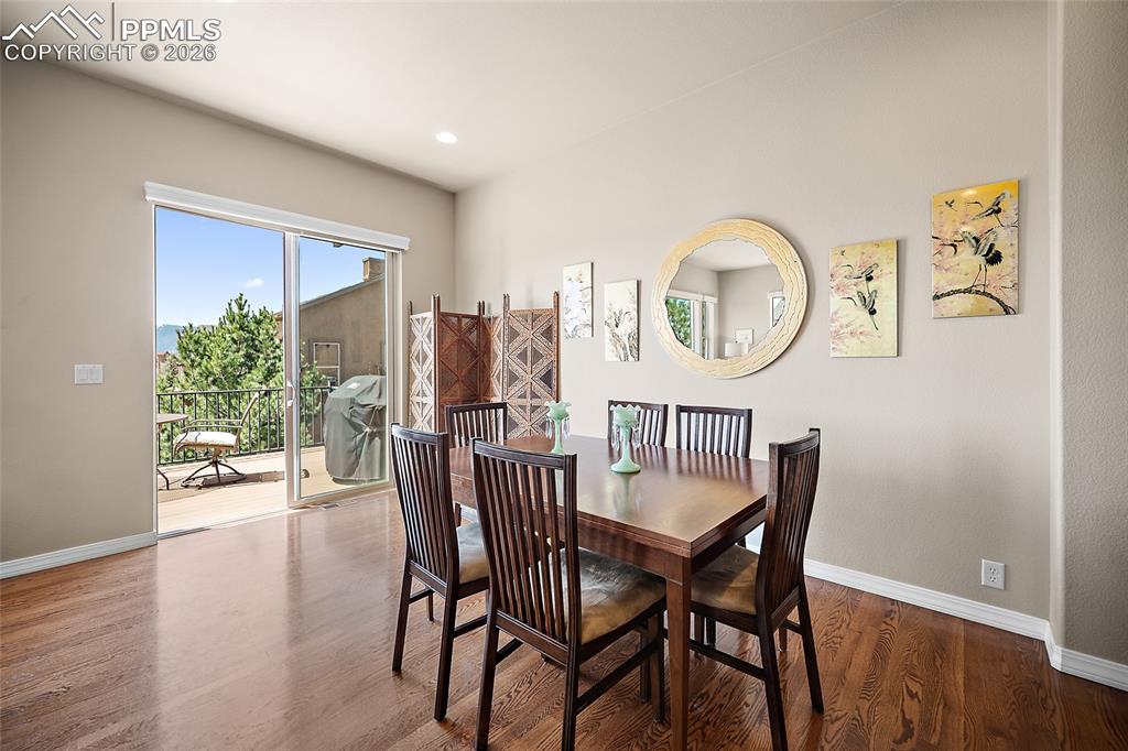 Image 15 of 50: Dining Area