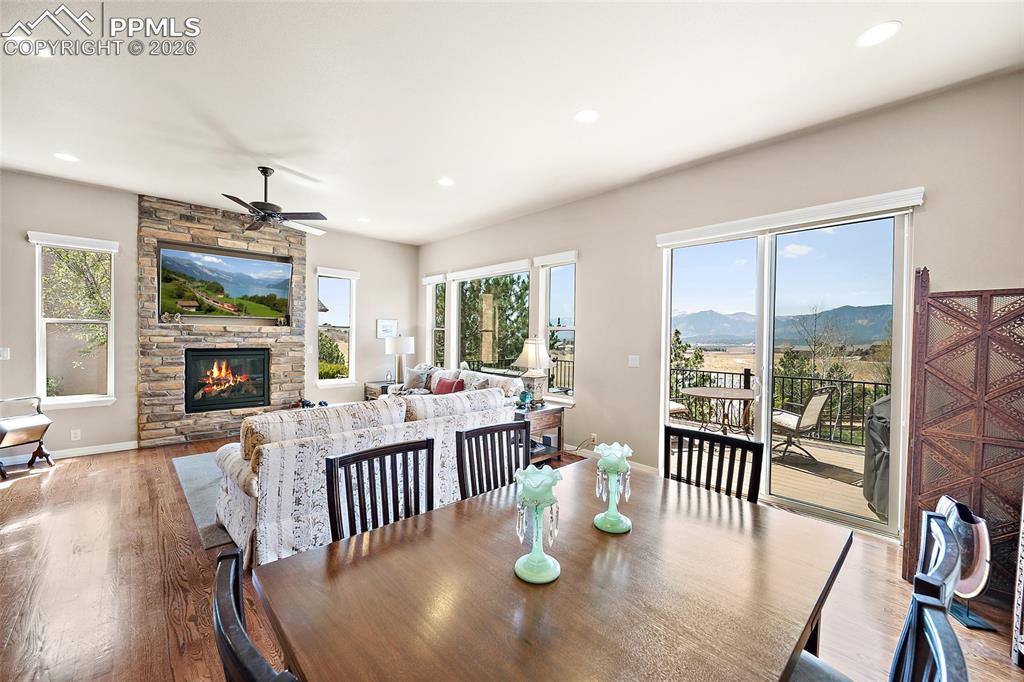 Image 16 of 50: Dining Area