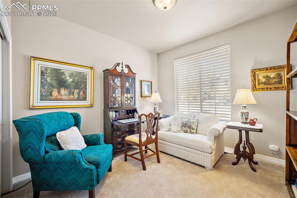 Image 6 of 50: Sitting Room