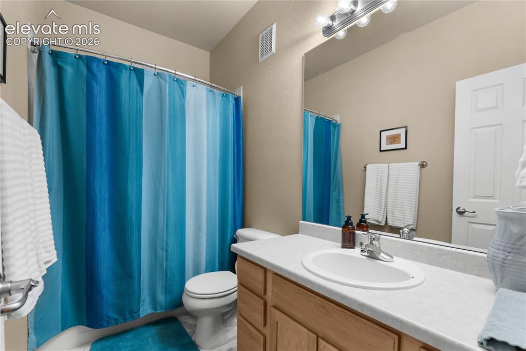 Image 13 of 31: Bathroom