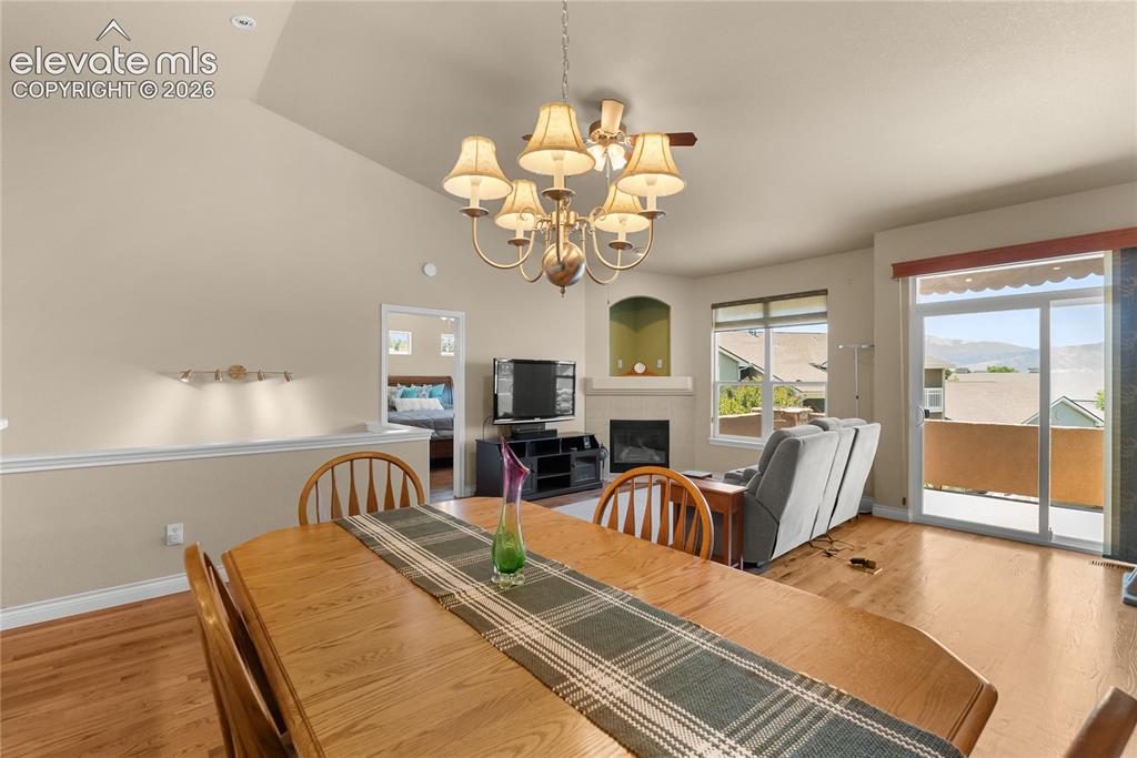 Image 16 of 31: Dining Area