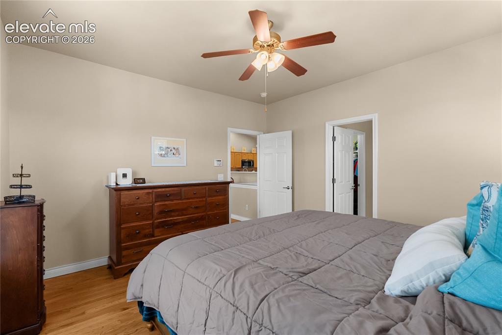 Image 4 of 31: Bedroom