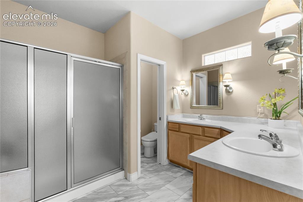Image 5 of 31: Bathroom