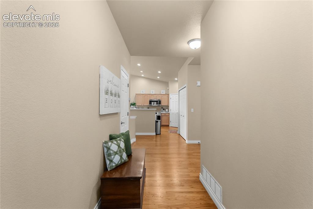 Image 9 of 31: Entry