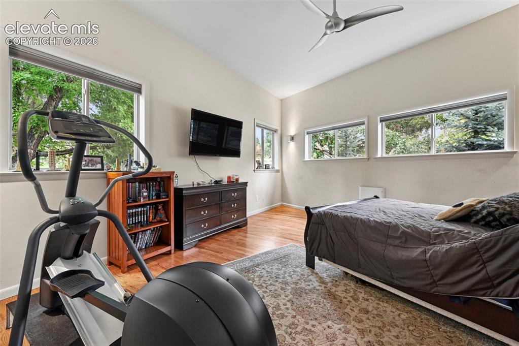 Image 8 of 50: Bedroom