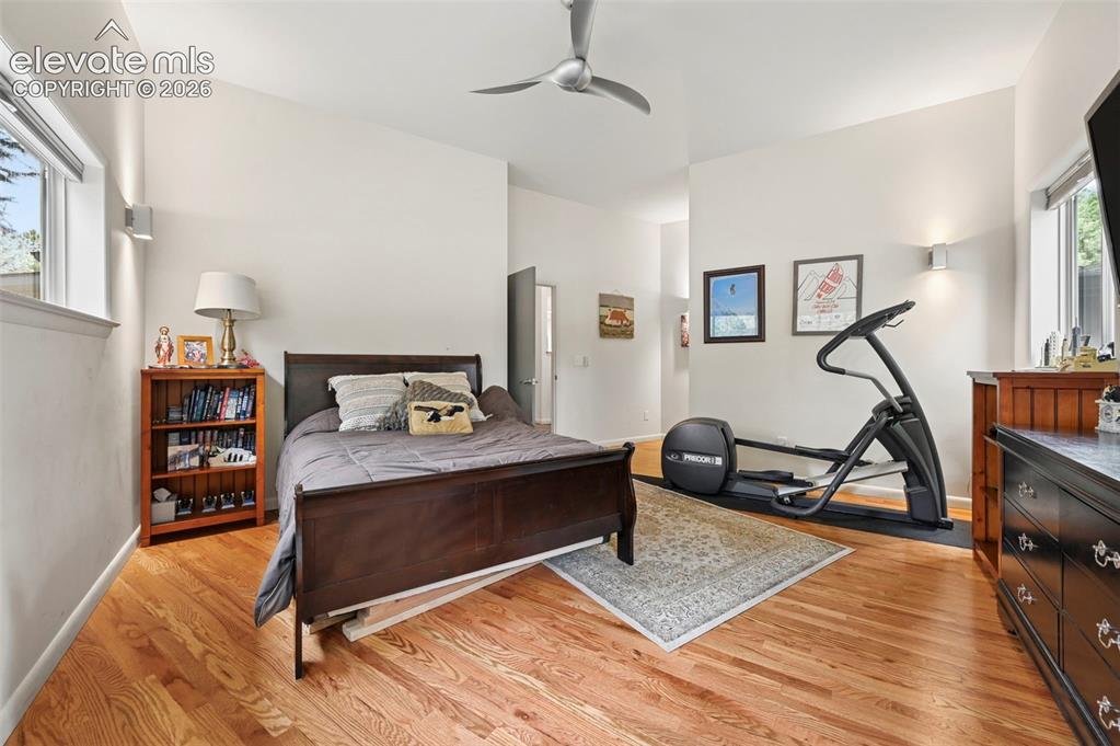 Image 9 of 50: Bedroom