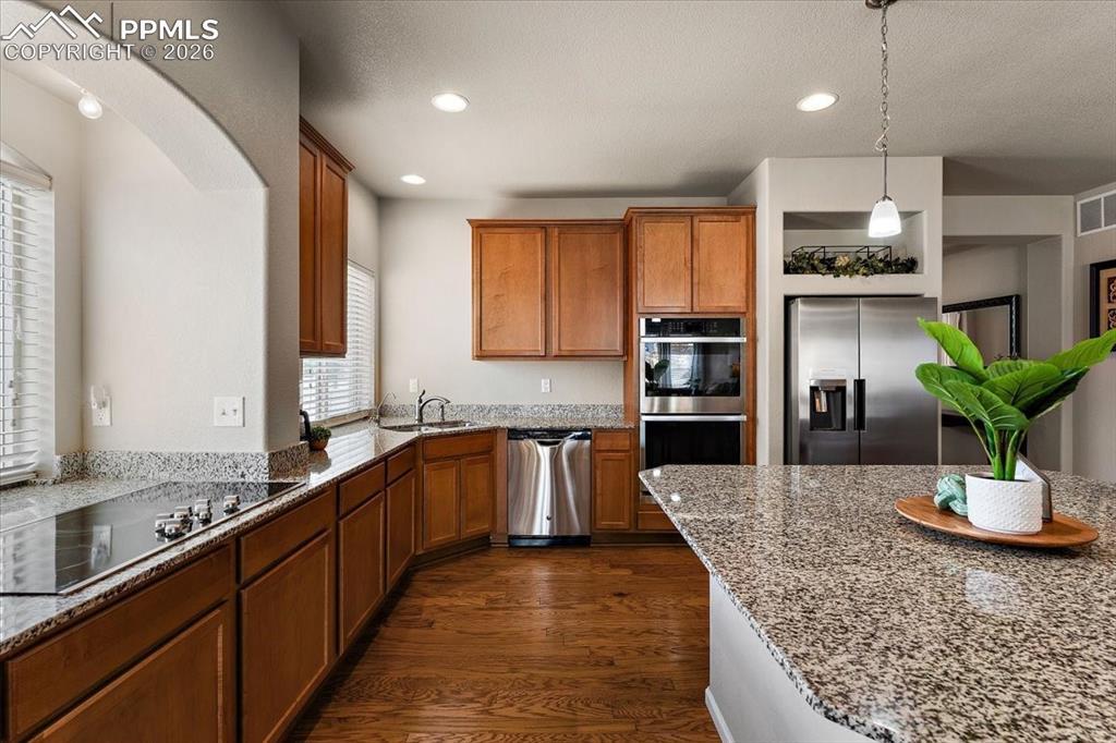 Image 5 of 28: Kitchen