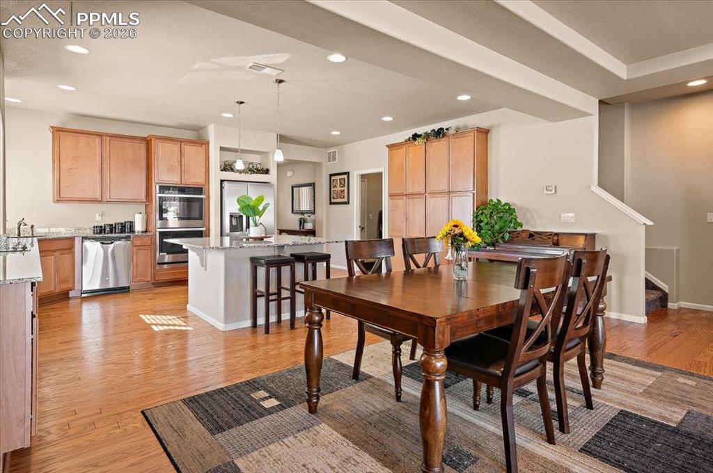 Image 7 of 28: Dining Area