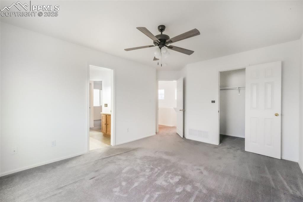 Image 29 of 44: Bedroom