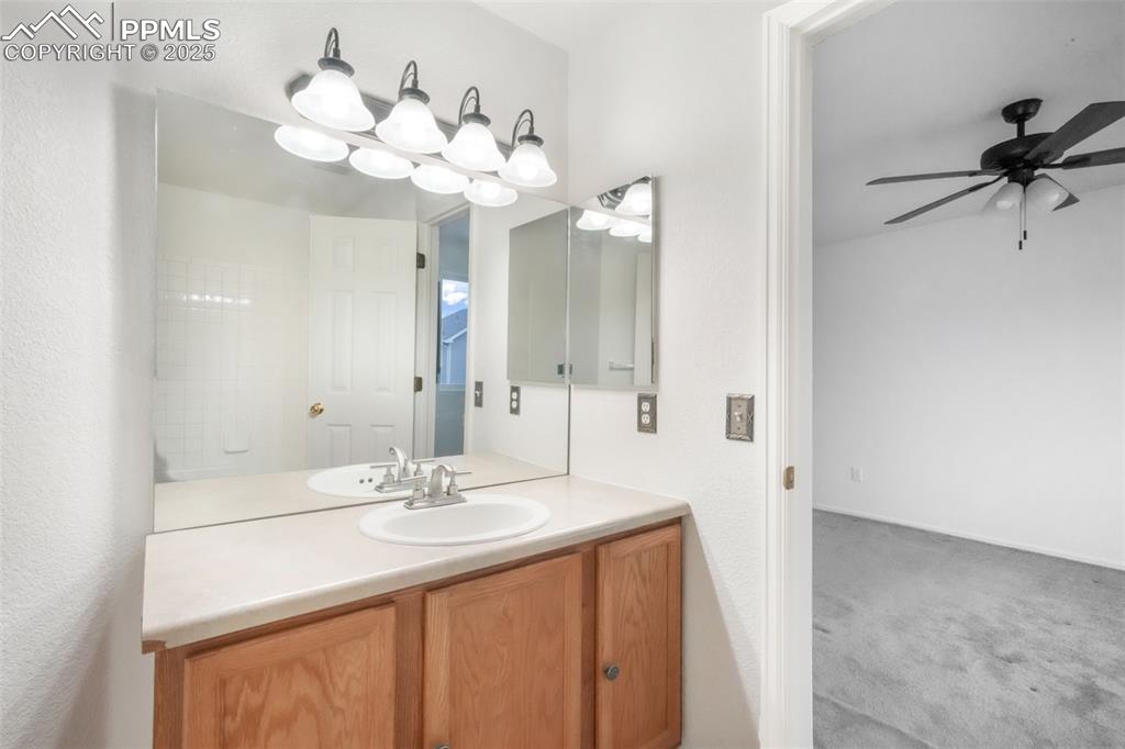 Image 31 of 44: Bathroom