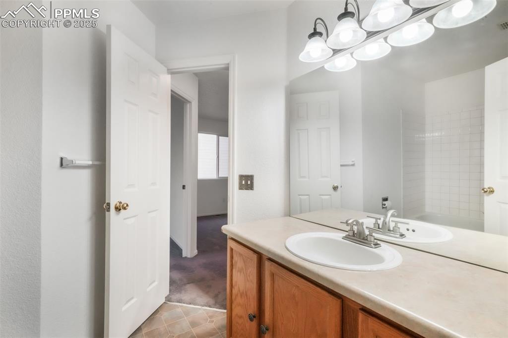 Image 33 of 44: Bathroom