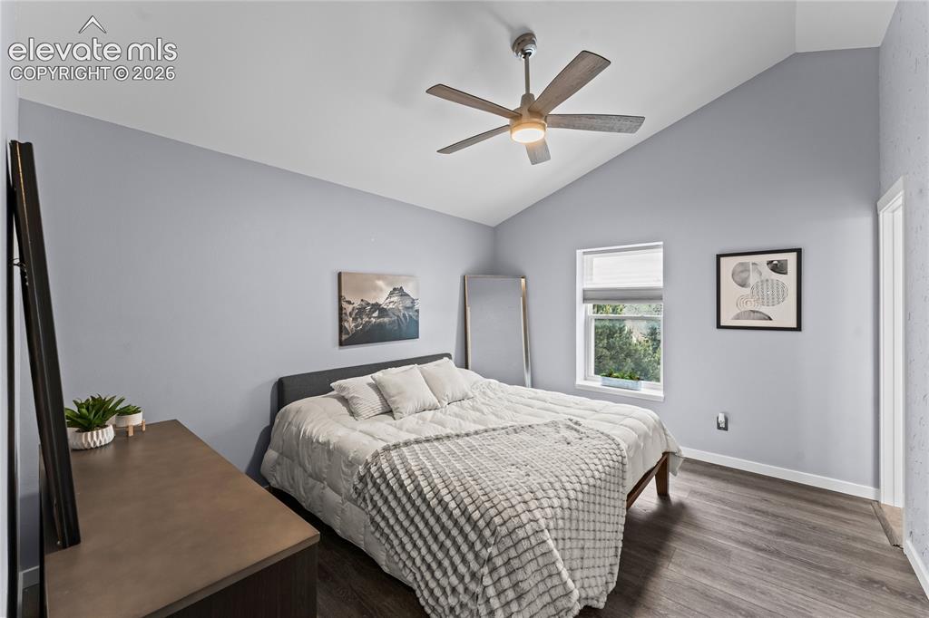 Image 15 of 41: Bedroom