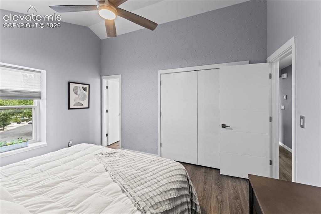 Image 17 of 41: Bedroom