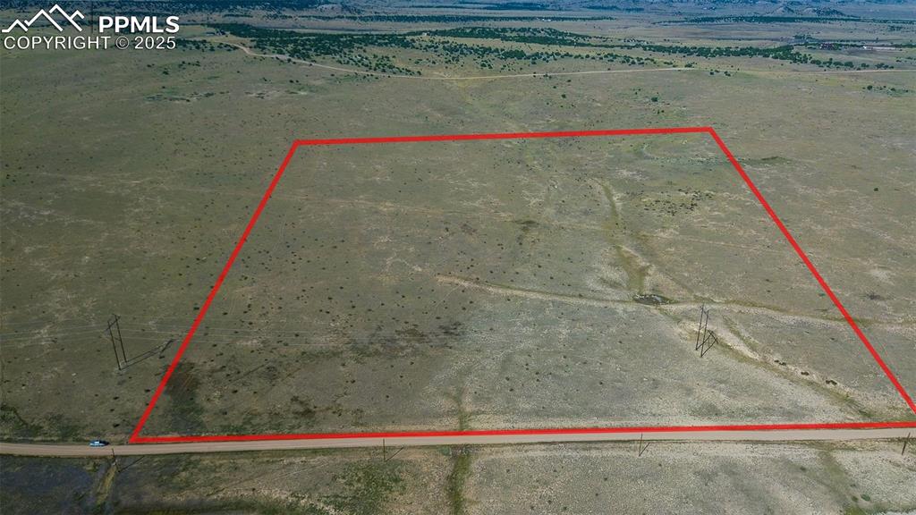Image 7 of 17: Property Lines are approximate and not a survey