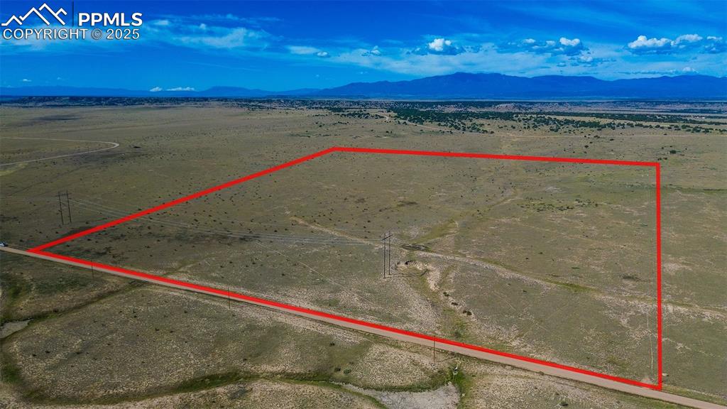 Image 9 of 17: Property Lines are approximate and not a survey
