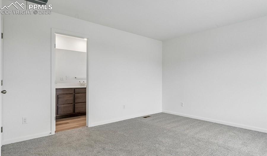 Image 15 of 19: Bedroom