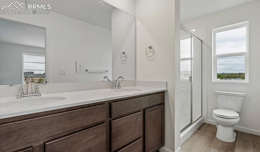 Image 16 of 19: Bathroom