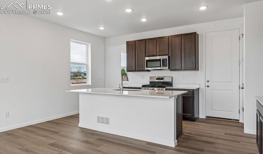 Image 4 of 19: Kitchen